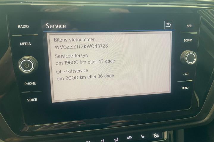 Grå VW Touran fra 2019