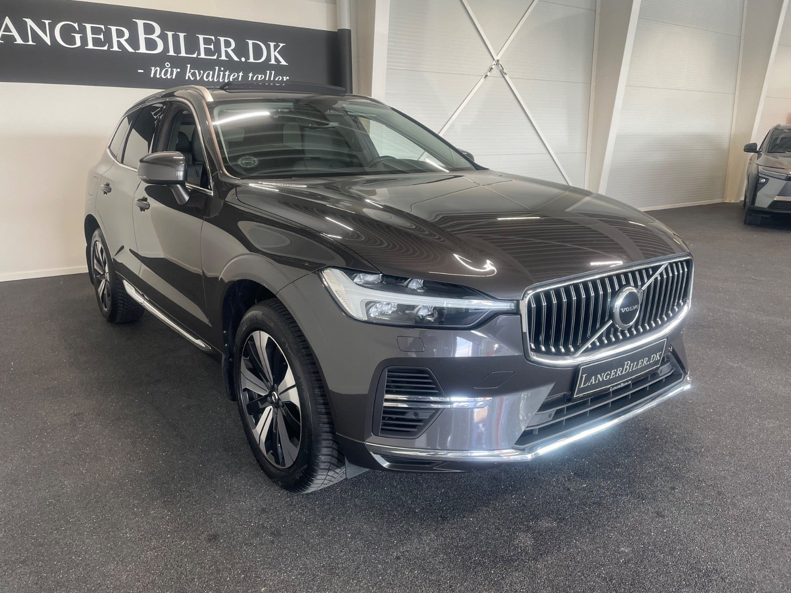 Brun Volvo XC60 fra 2023
