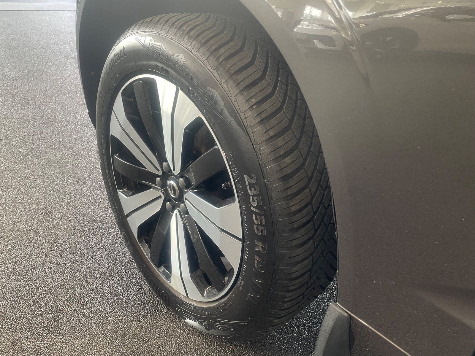 Brun Volvo XC60 fra 2023