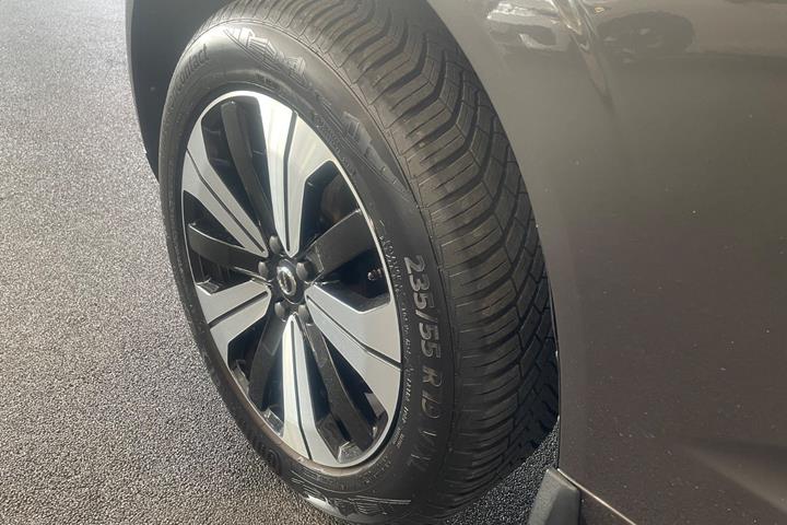 Brun Volvo XC60 fra 2023