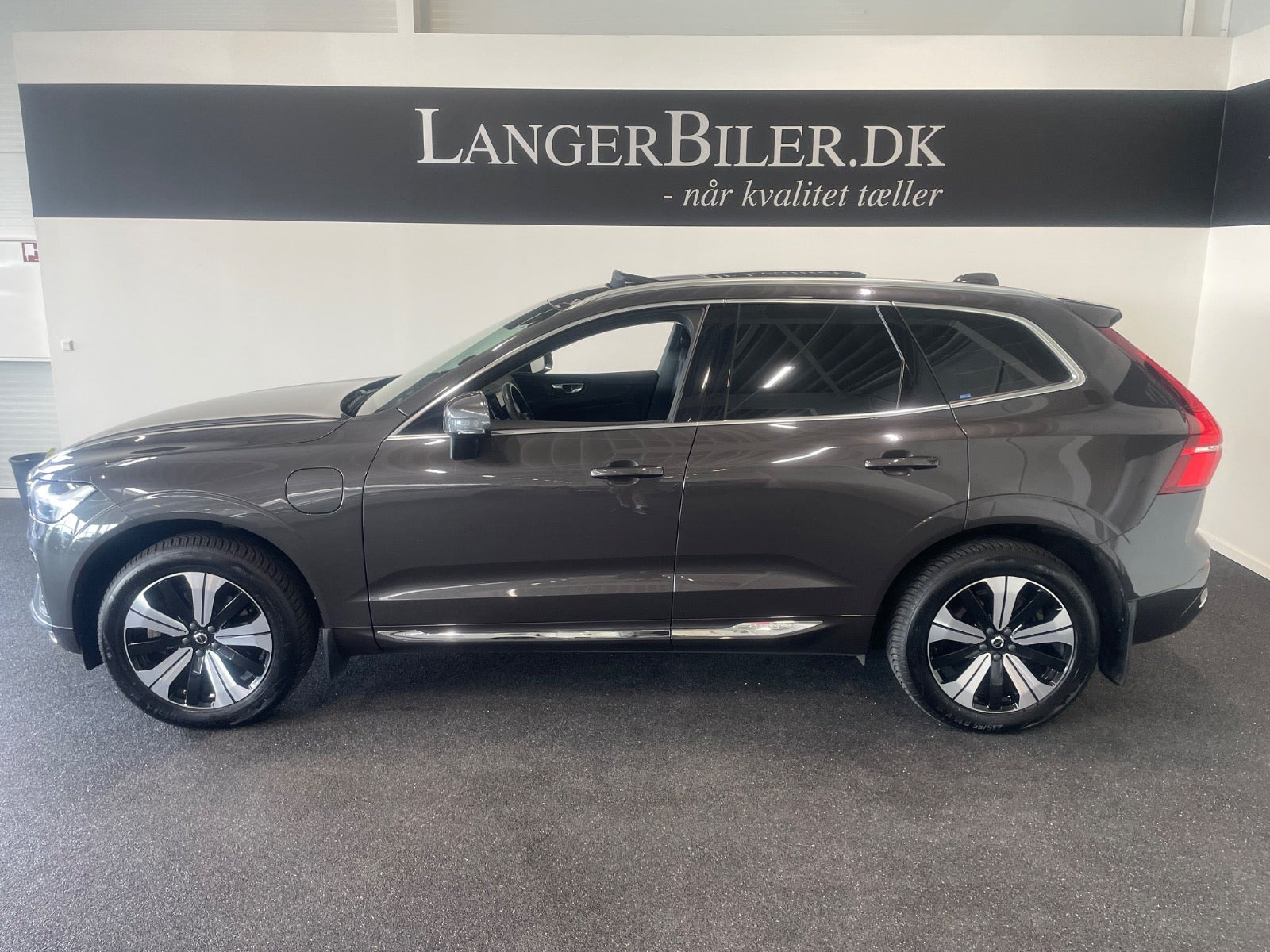 Brun Volvo XC60 fra 2023