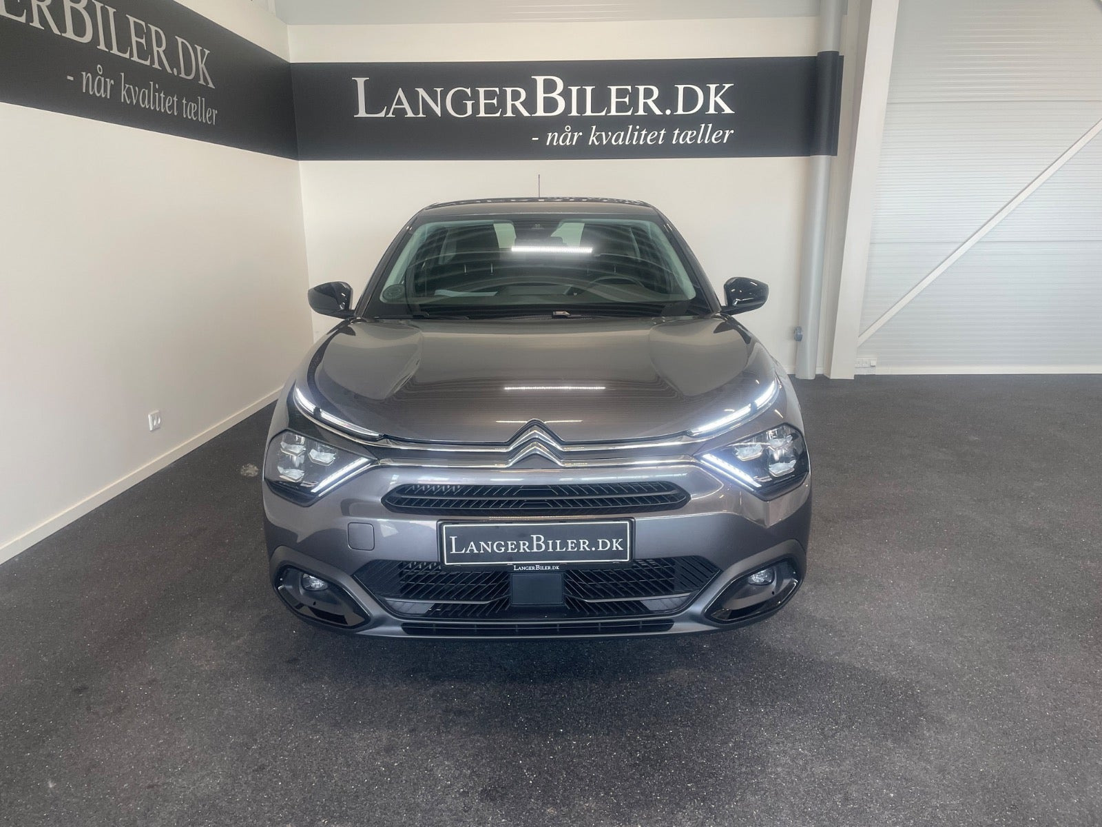 Grå Citroën C4 X fra 2023