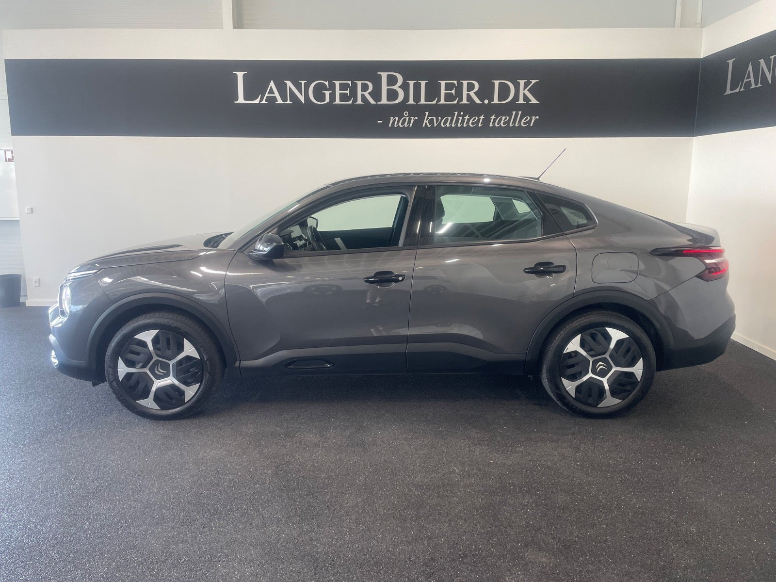 Grå Citroën C4 X fra 2023