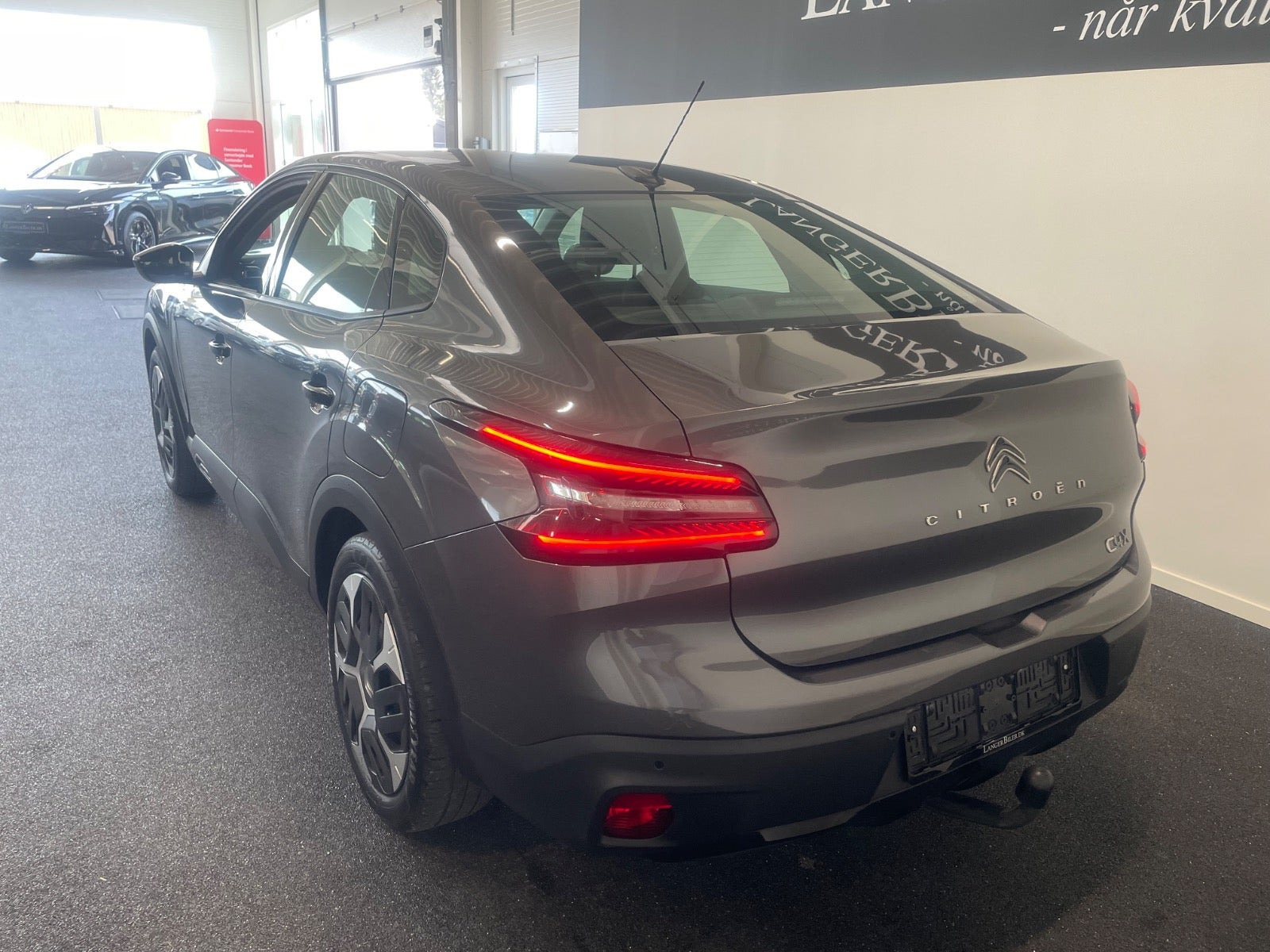 Grå Citroën C4 X fra 2023