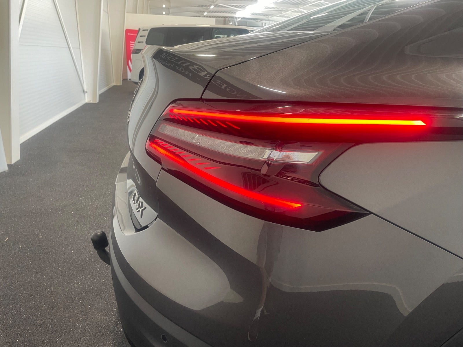 Grå Citroën C4 X fra 2023