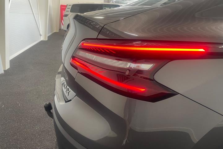 Grå Citroën C4 X fra 2023