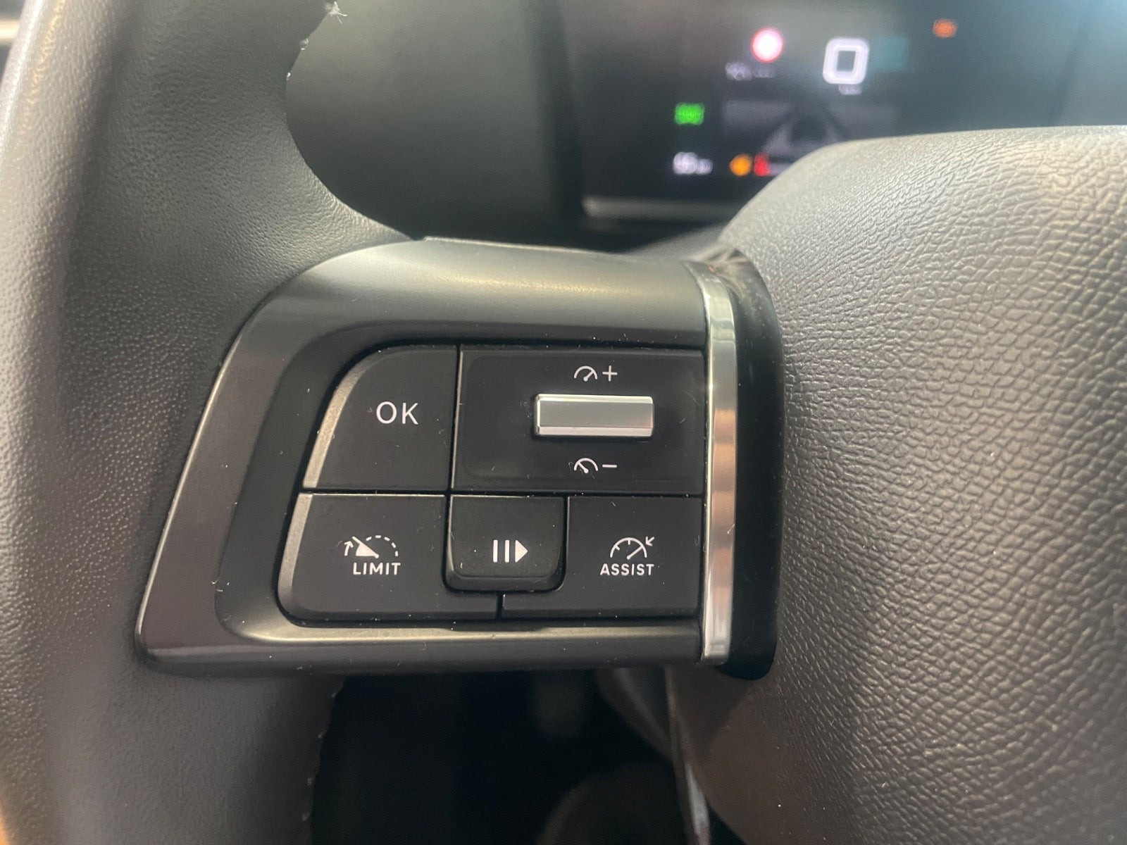 Grå Citroën C4 X fra 2023