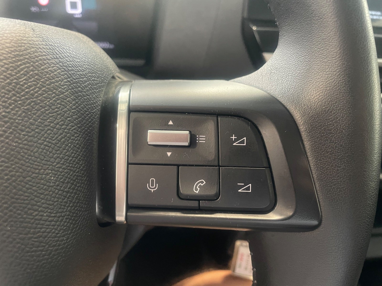 Grå Citroën C4 X fra 2023