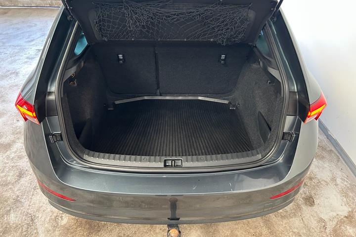 Sort Skoda Scala fra 2020