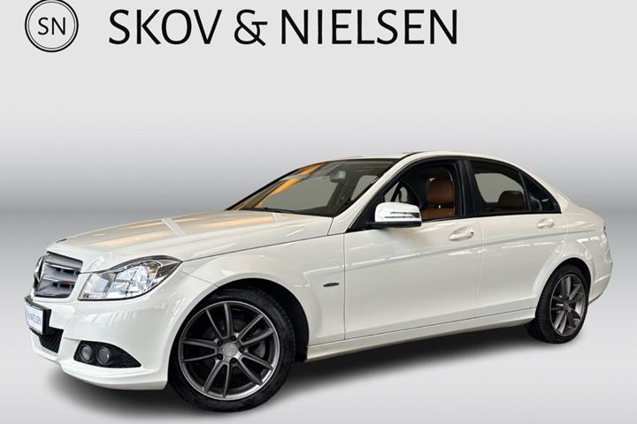Hvid Mercedes C200 fra 2011