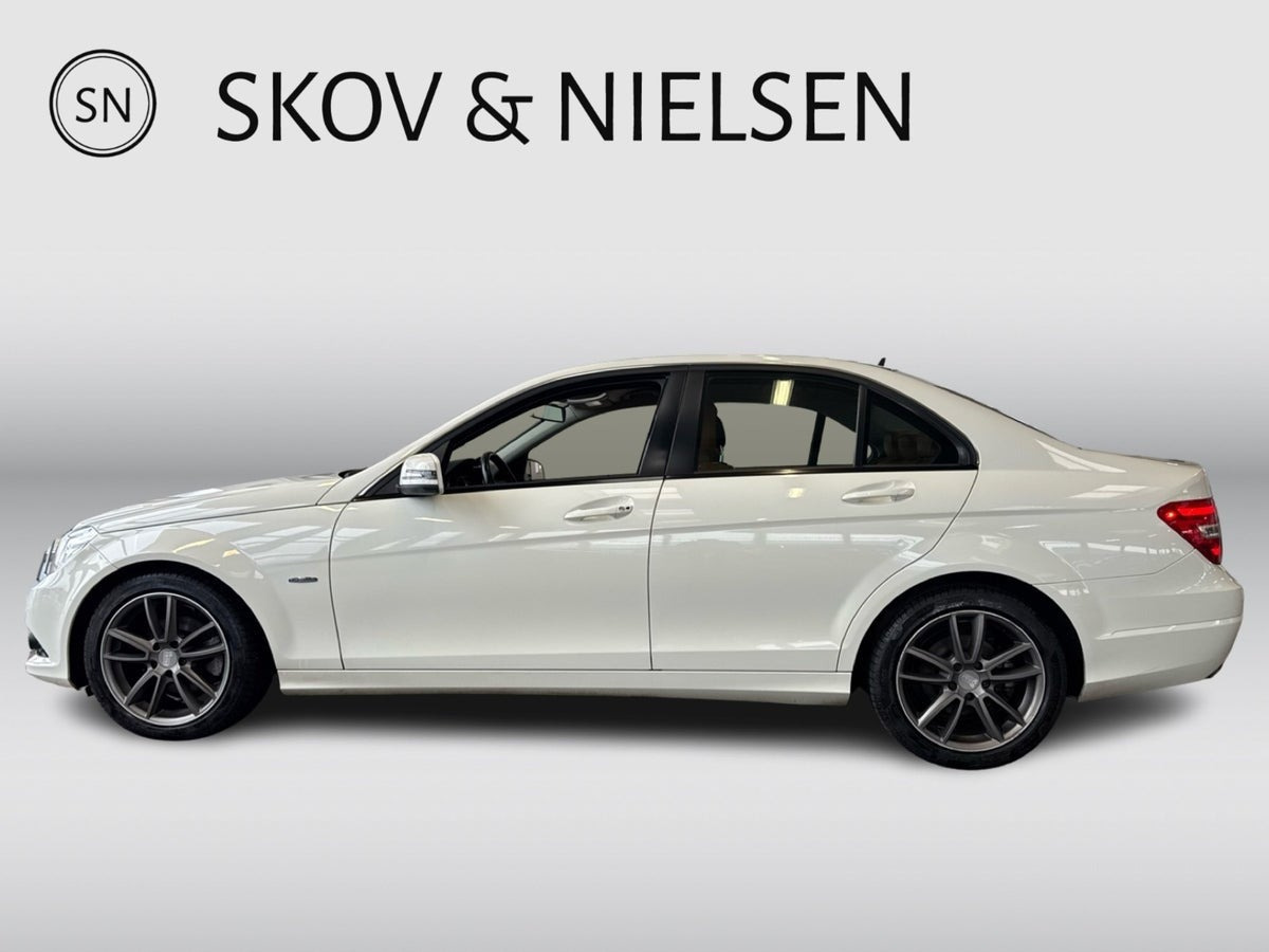 Hvid Mercedes C200 fra 2011
