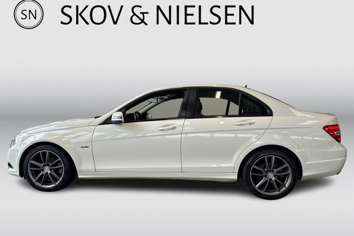 Hvid Mercedes C200 fra 2011