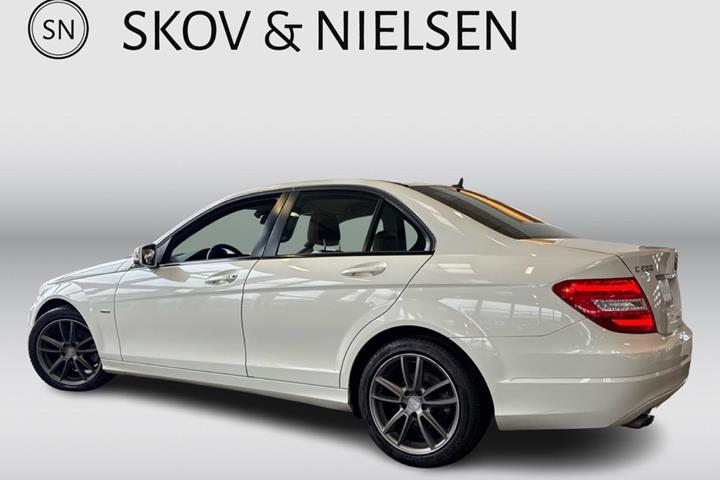 Hvid Mercedes C200 fra 2011