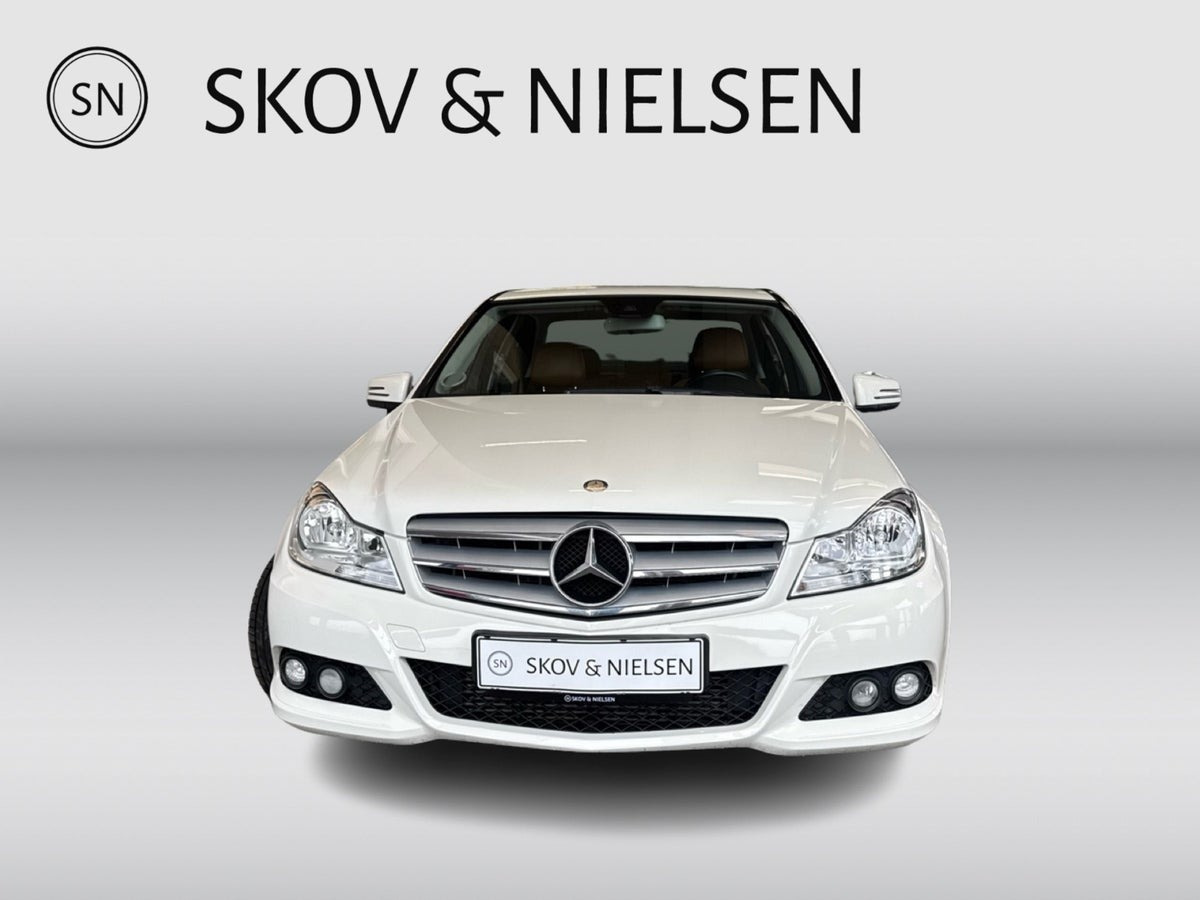 Hvid Mercedes C200 fra 2011