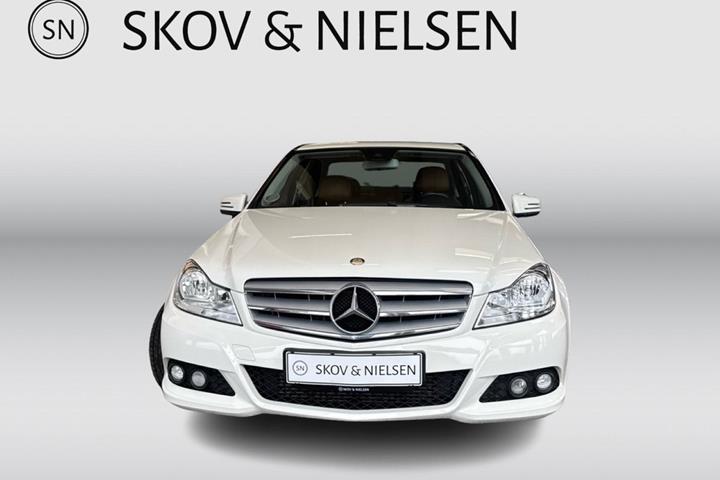 Hvid Mercedes C200 fra 2011