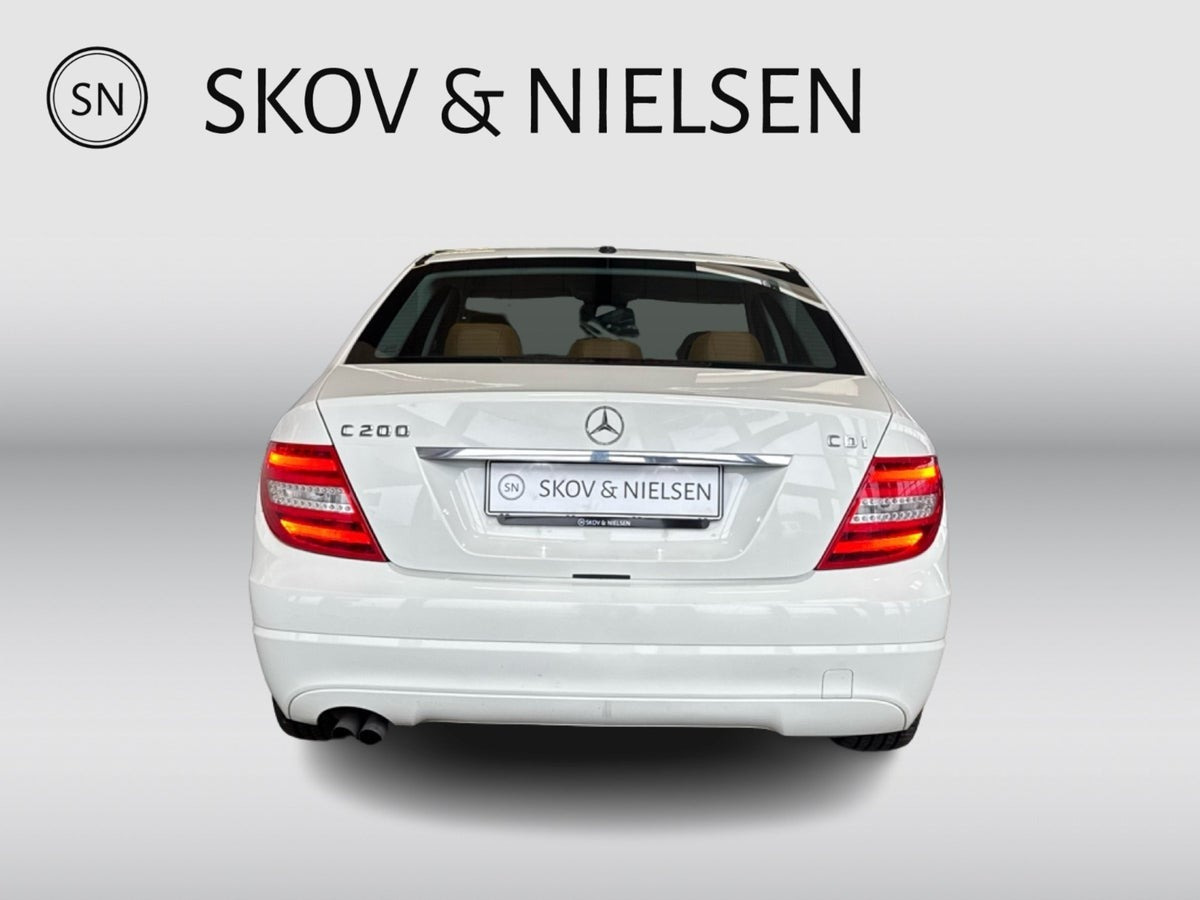 Hvid Mercedes C200 fra 2011