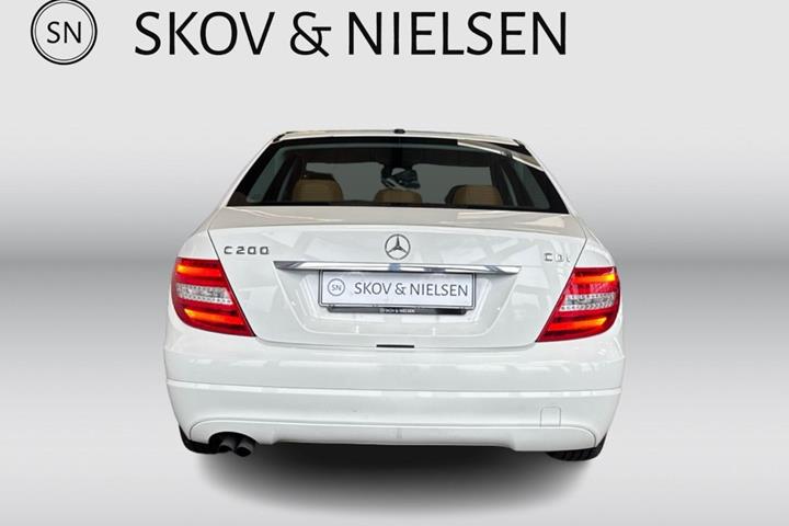 Hvid Mercedes C200 fra 2011