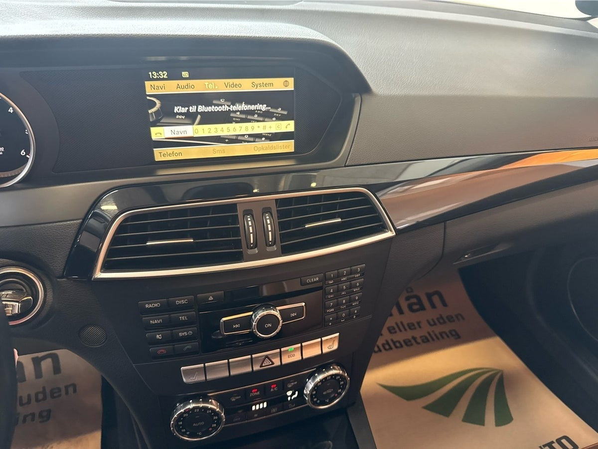 Hvid Mercedes C200 fra 2011