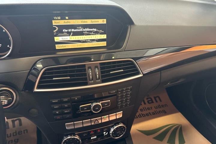 Hvid Mercedes C200 fra 2011