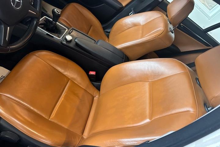 Hvid Mercedes C200 fra 2011