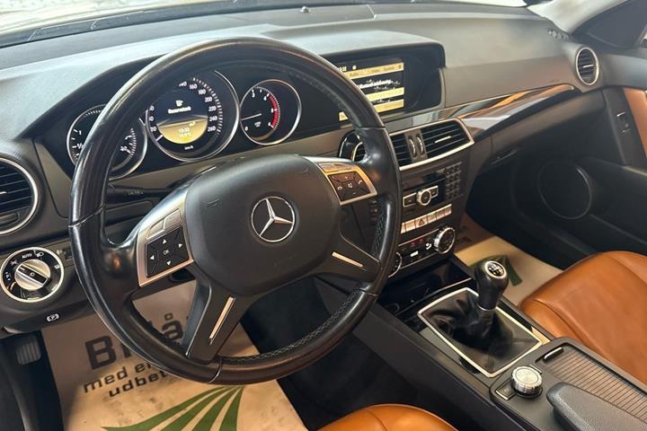 Hvid Mercedes C200 fra 2011