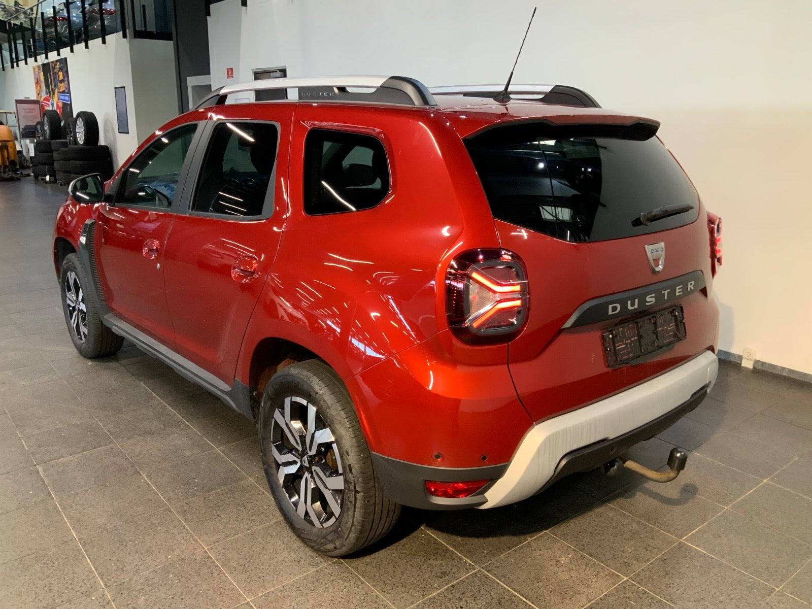 Rød Dacia Duster fra 2021