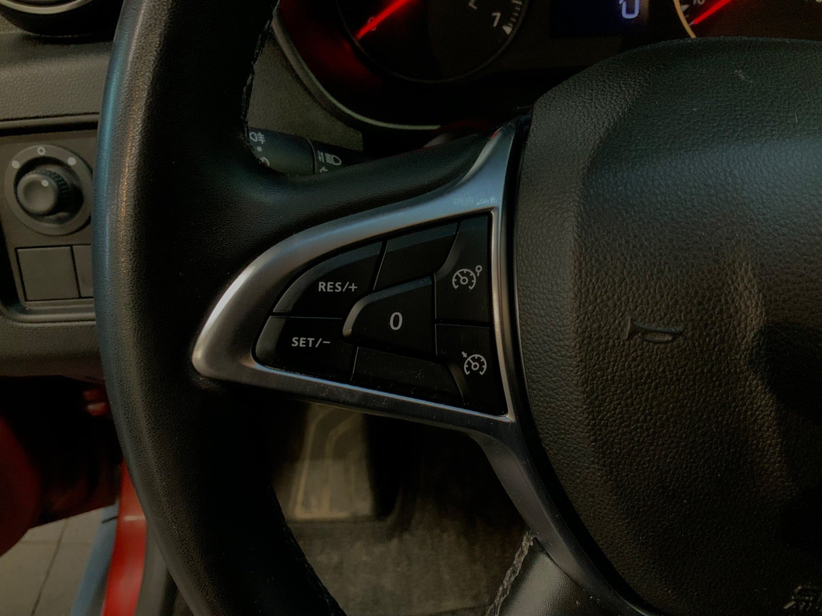 Rød Dacia Duster fra 2021