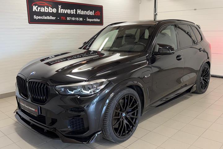 Sort BMW X5 fra 2022 set udefra
