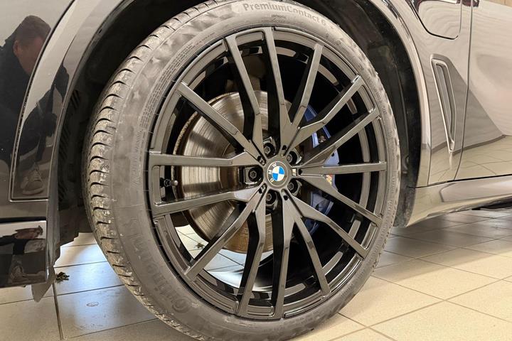 Sort BMW X5 fra 2022