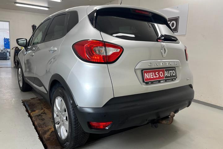 Sølv Renault Captur fra 2015