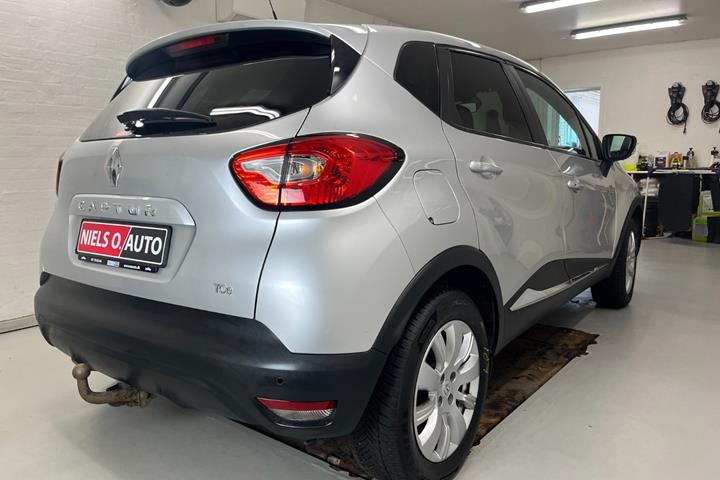 Sølv Renault Captur fra 2015