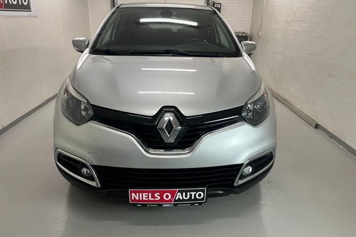 Sølv Renault Captur fra 2015