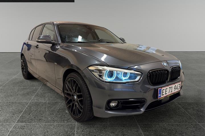Grå BMW 120i fra 2017 set udefra