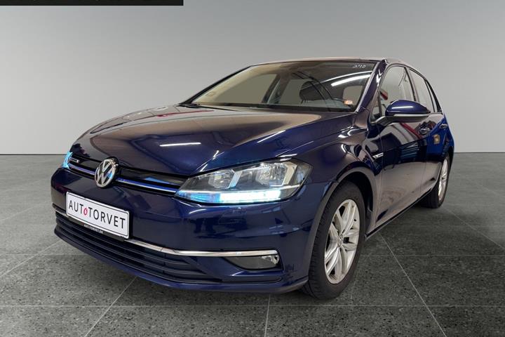 Blå VW Golf VII fra 2018 set udefra