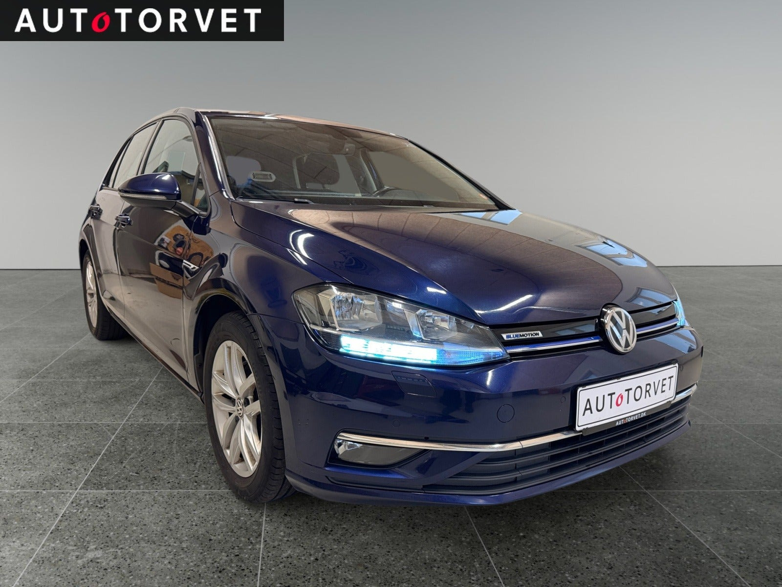 Blå VW Golf VII fra 2018