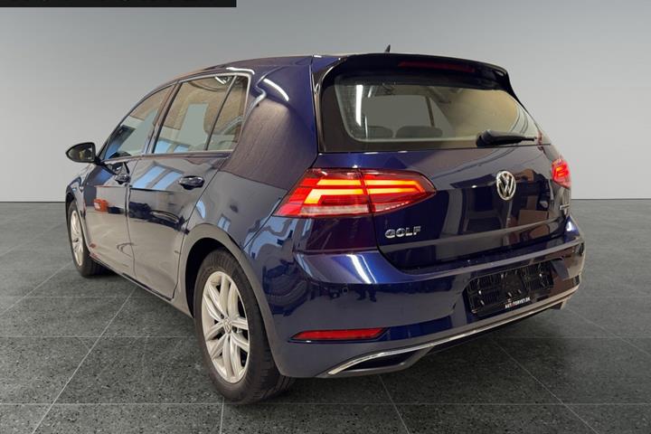 Blå VW Golf VII fra 2018