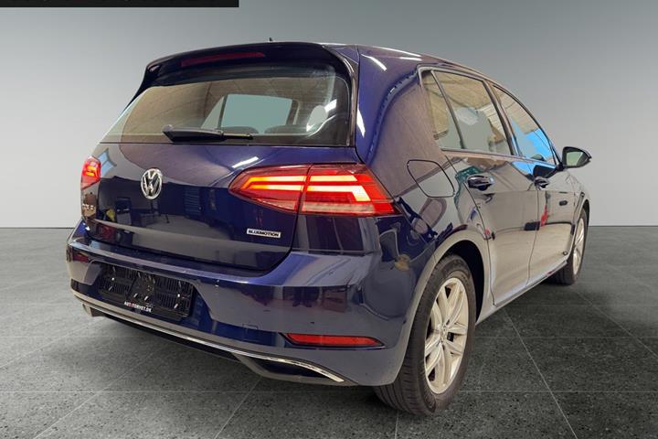 Blå VW Golf VII fra 2018