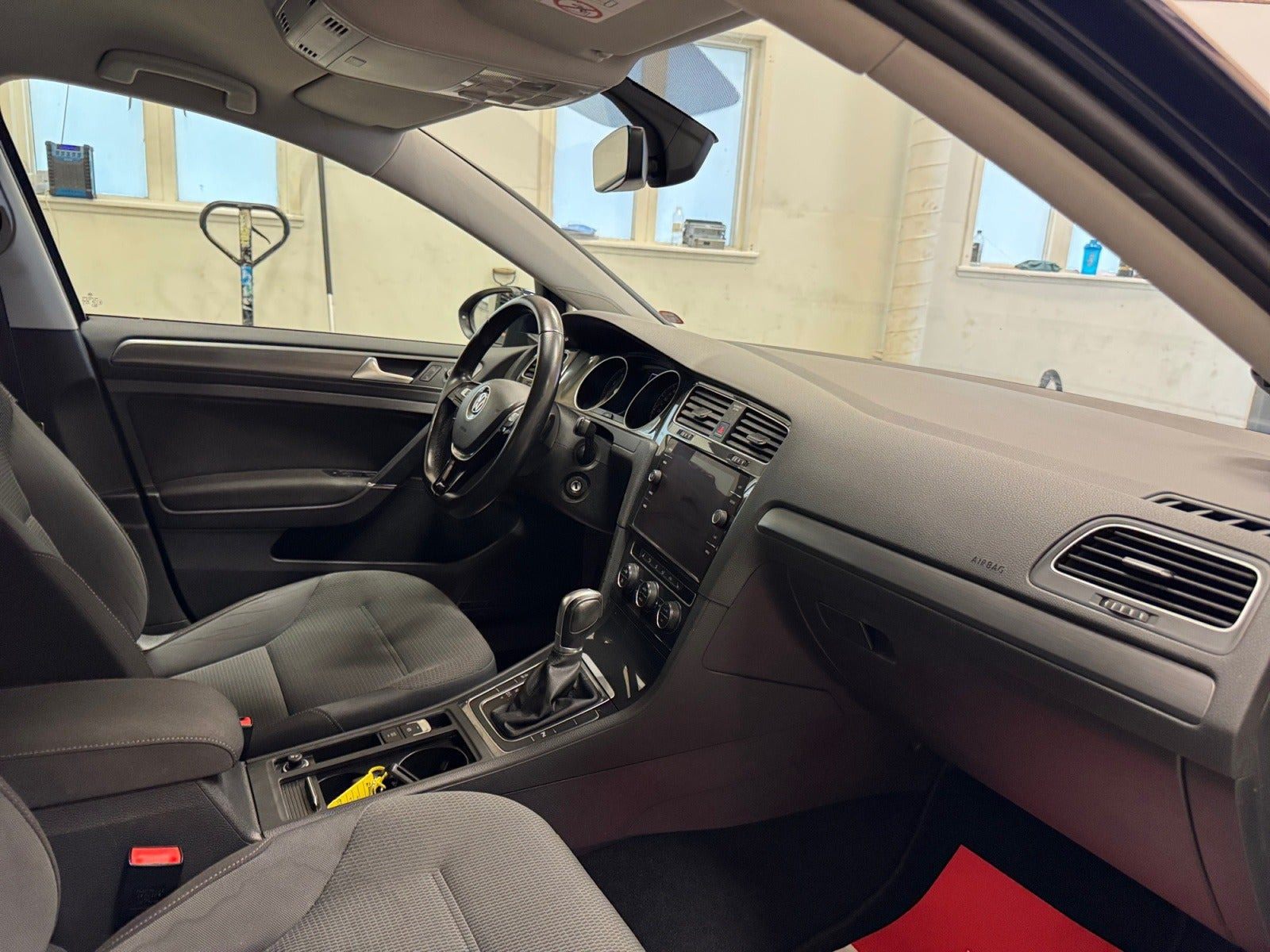 Blå VW Golf VII fra 2018