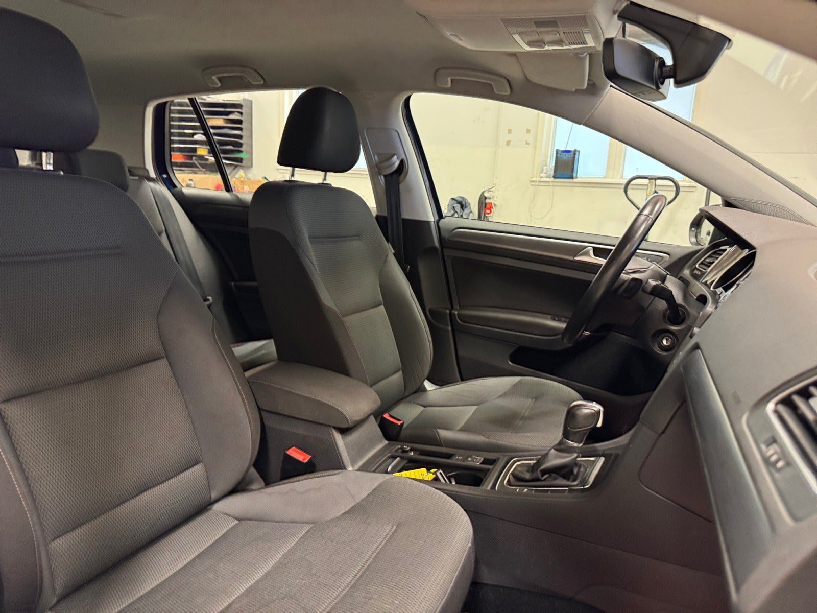 Blå VW Golf VII fra 2018