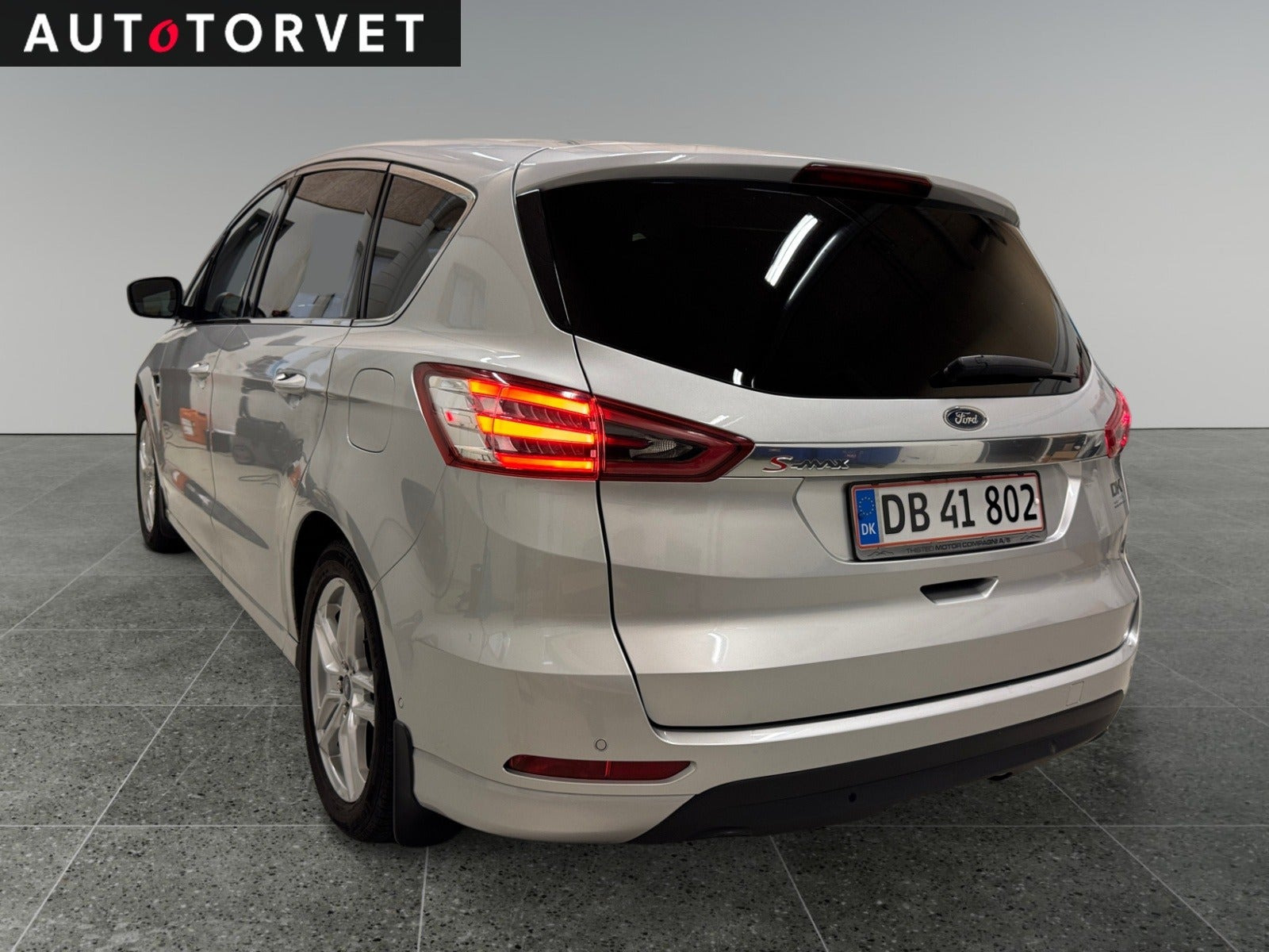 Grå Ford S-MAX fra 2019