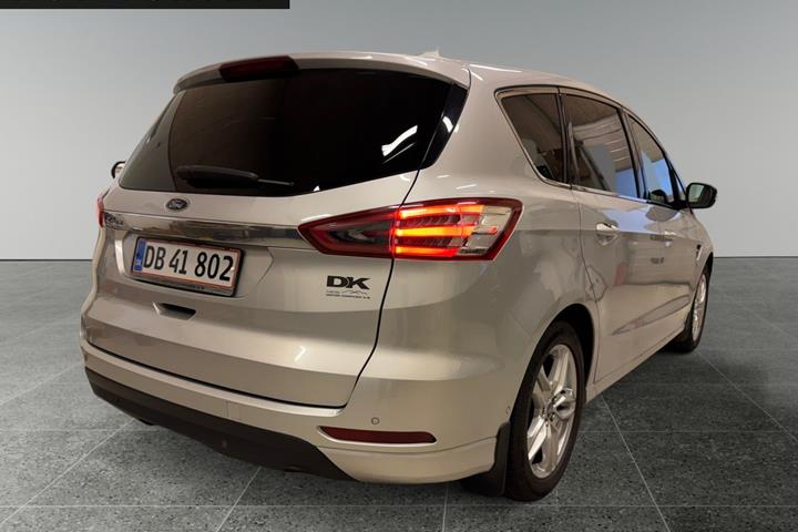 Grå Ford S-MAX fra 2019