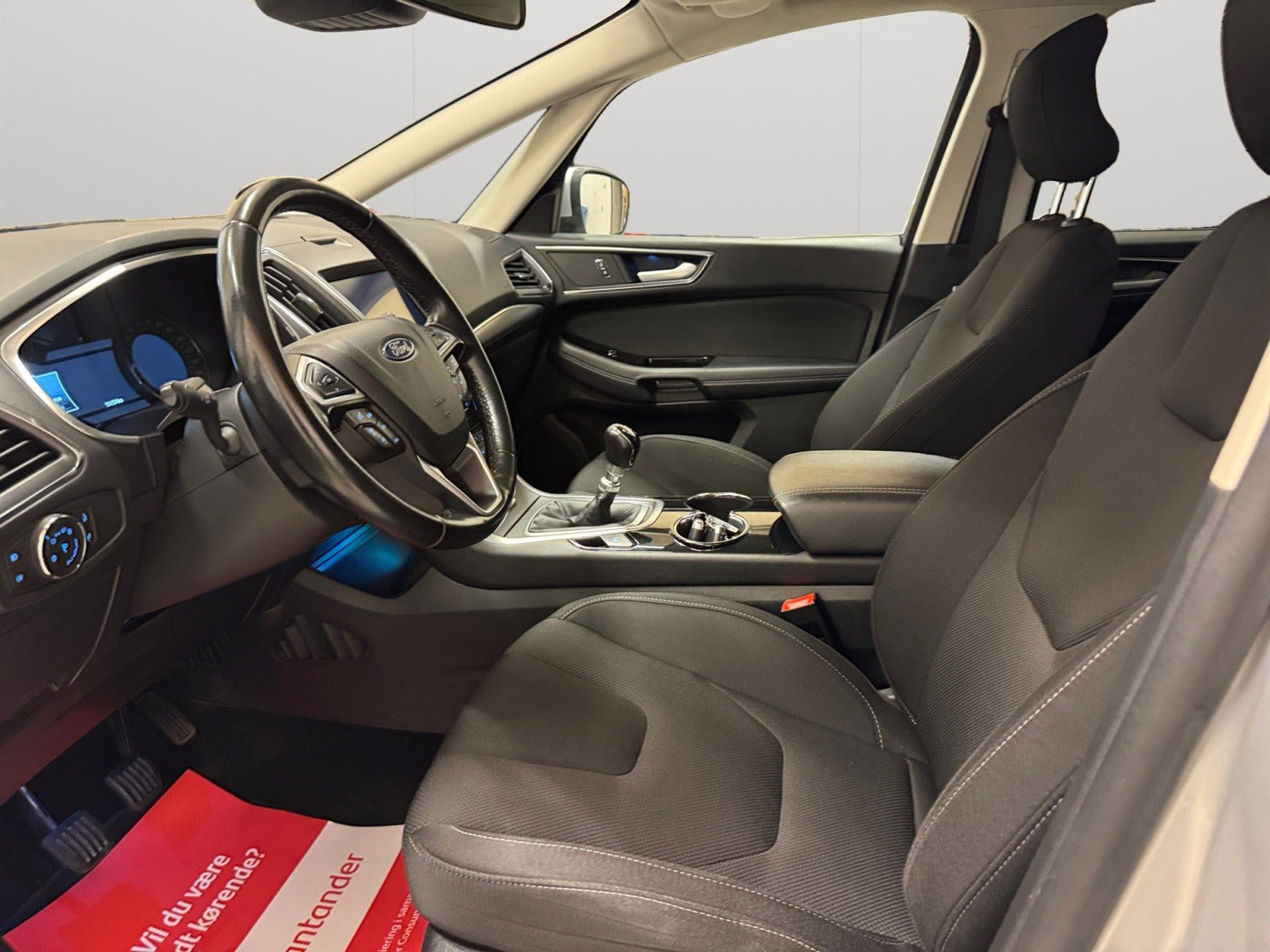 Grå Ford S-MAX fra 2019