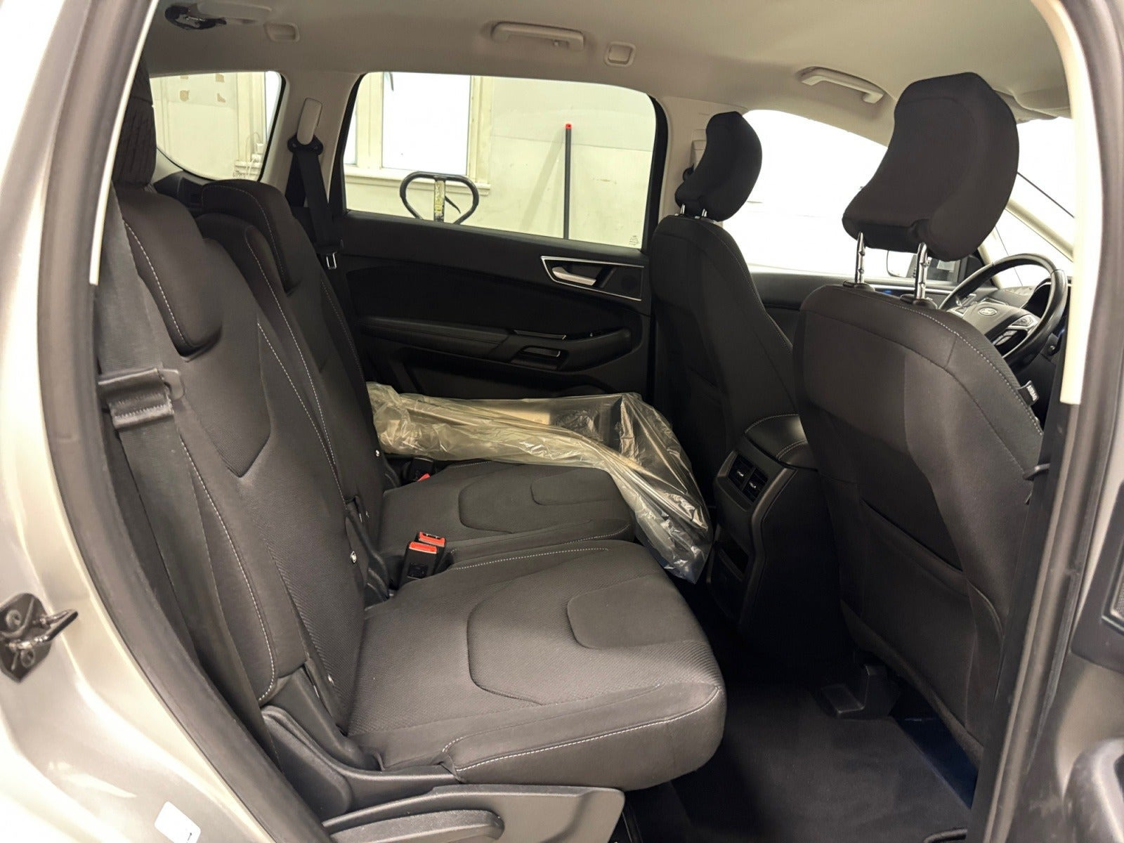 Grå Ford S-MAX fra 2019