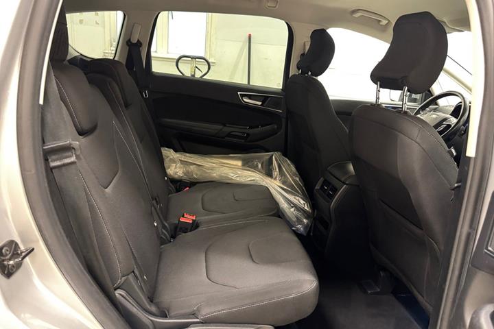 Grå Ford S-MAX fra 2019