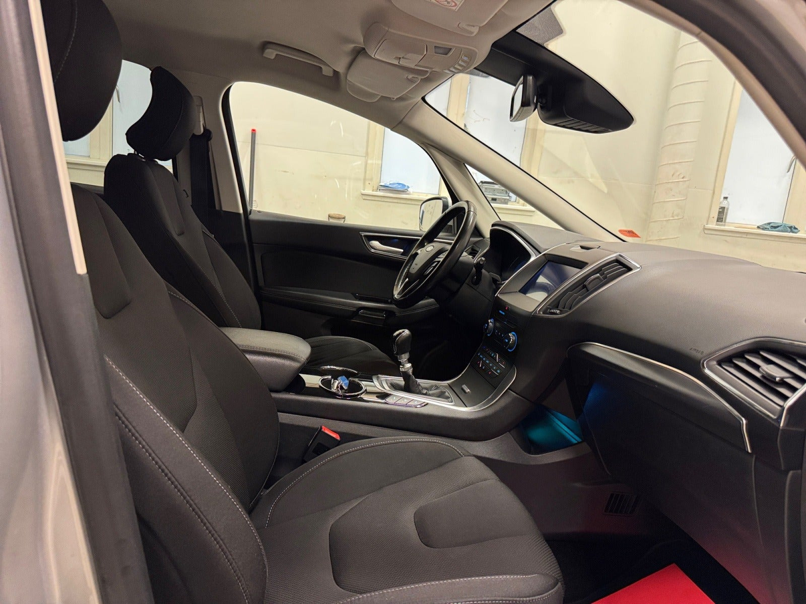 Grå Ford S-MAX fra 2019