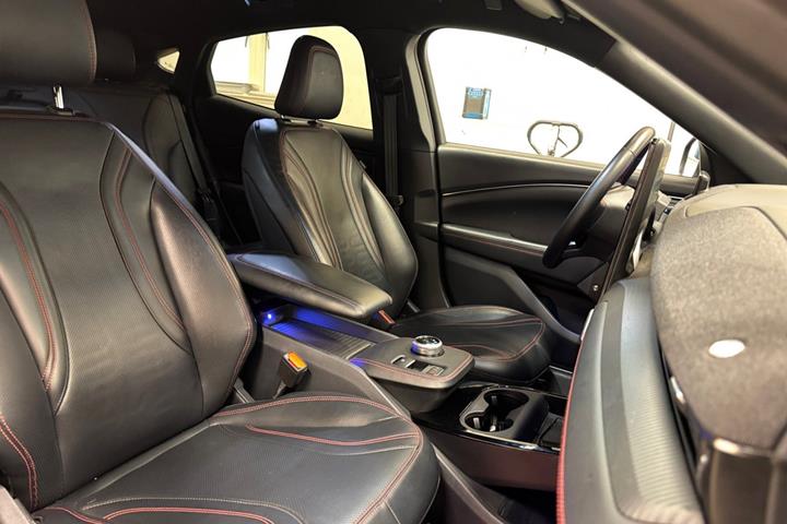 Sort Ford Mustang Mach-E fra 2022