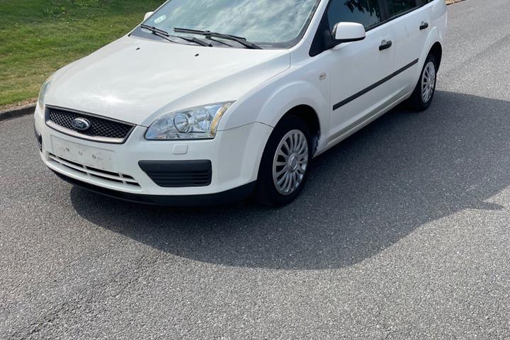 undefined Ford Focus fra 2005 set udefra