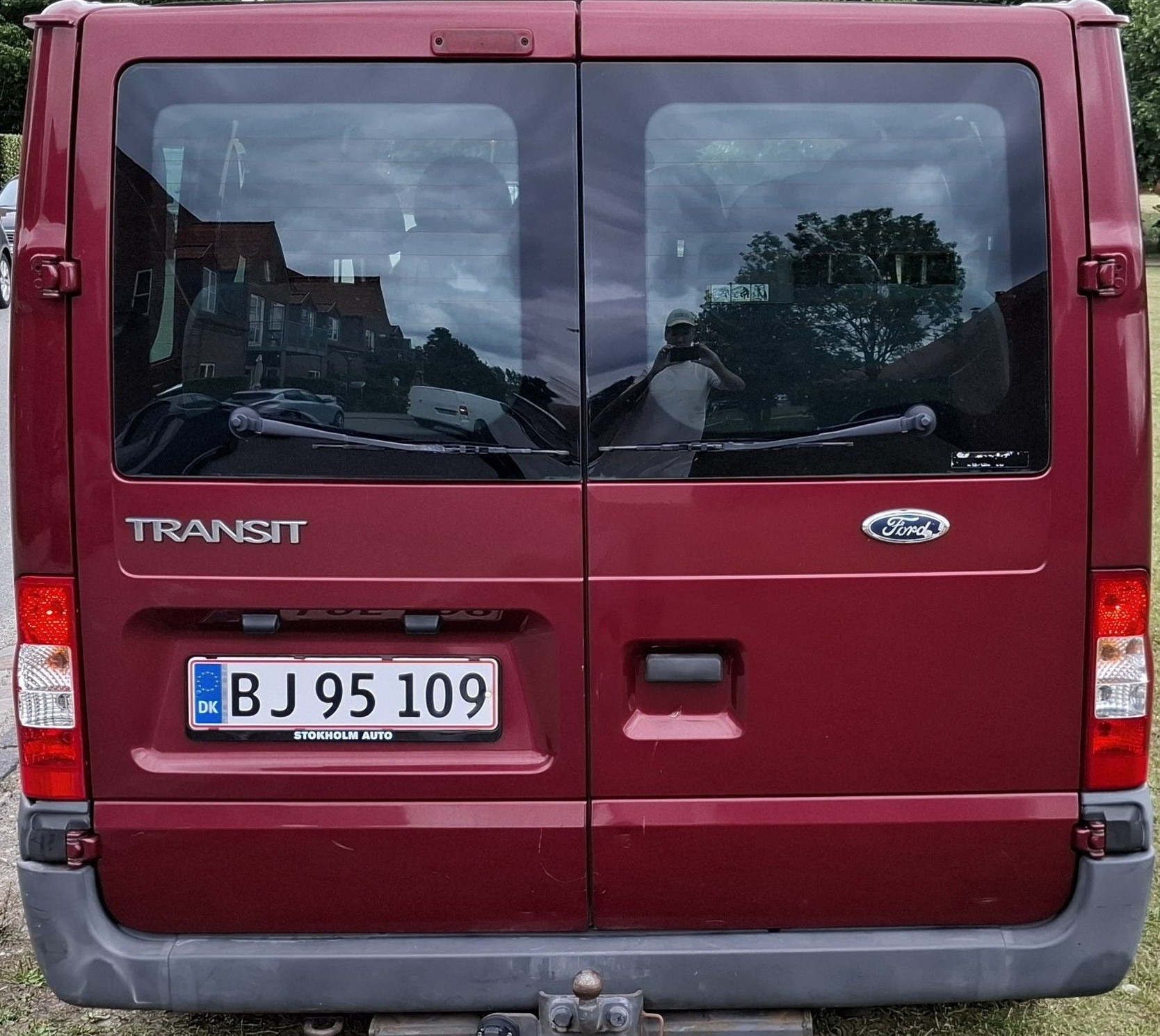 Rød Ford Transit fra 2009