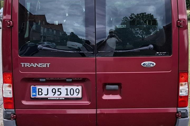 Rød Ford Transit fra 2009