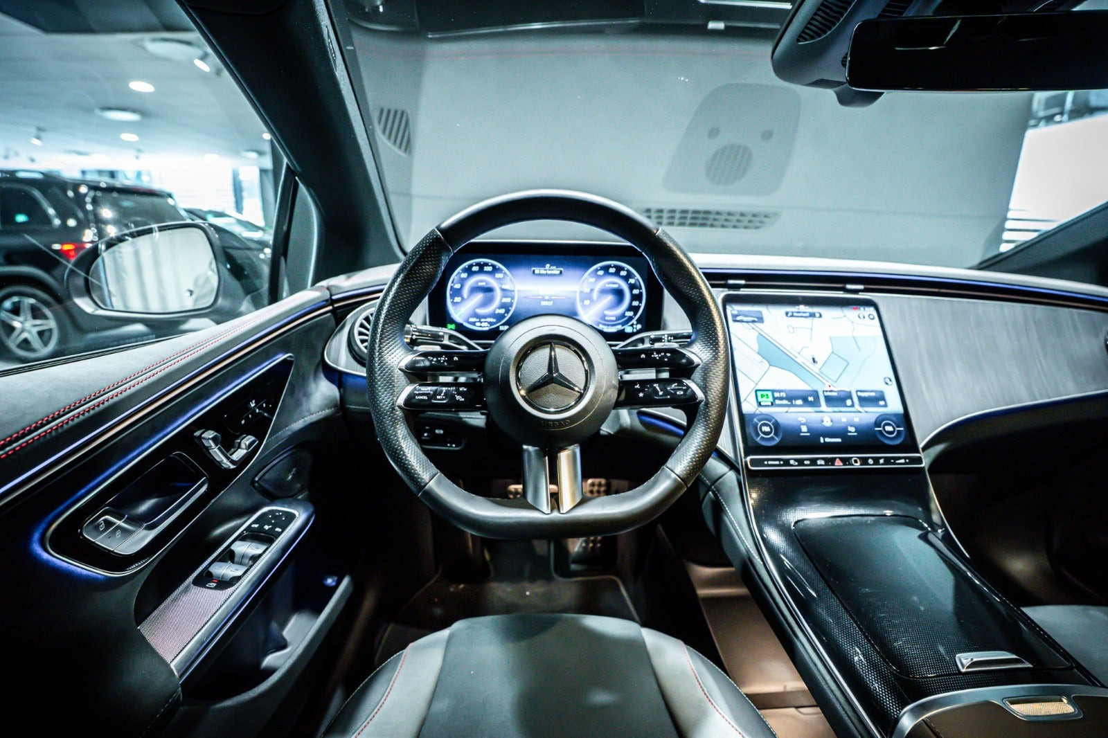 Sort Mercedes EQE350 fra 2024
